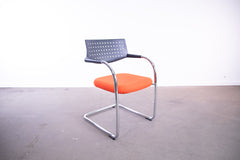 Vitra "Vis a vis" Step, Freischwinger, nicht stapelbar, Chrom/Orange