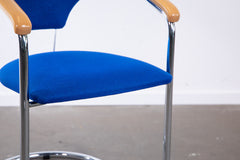 Kelly Armq, Freischwinger, Chrom/Holz/Blau