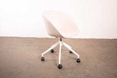 Sedus Cosy-Drehstuhl "On Spot" UC-201 mit Rollen, Weiß/Creme/Rosa