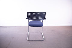 Vitra "Vis a vis Step", Freischwinger, nicht stapelbar, Silbergrau matt/Dunkelblau