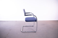 Vitra "Vis a vis Step", Freischwinger, nicht stapelbar, Silbergrau matt/Dunkelblau