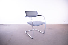 Vitra "Vis a vis Step", Freischwinger, nicht stapelbar, Silbergrau matt/Hellgrau