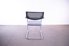 Vitra "Vis a vis Step", Freischwinger, nicht stapelbar, Silbergrau matt/Hellgrau