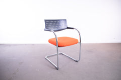 Vitra "Vis a vis" Step, Freischwinger, stapelbar, Chrom/Rotorange