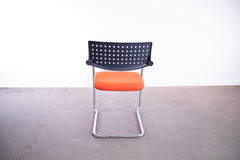 Vitra "Vis a vis" Step, Freischwinger, stapelbar, Chrom/Orange