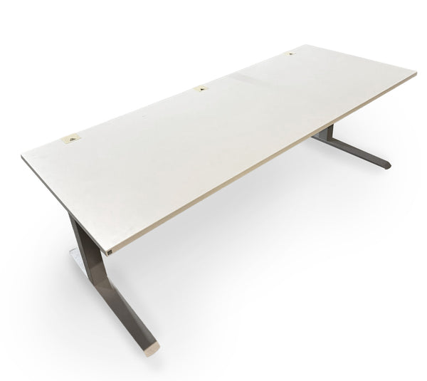 FM - elektrisch höhenverstellbarer Schreibtisch