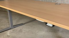 König + Neurath – elektrisch höhenverstellbarer Schreibtisch, T-Fuß, 200 x 80 cm, Buche