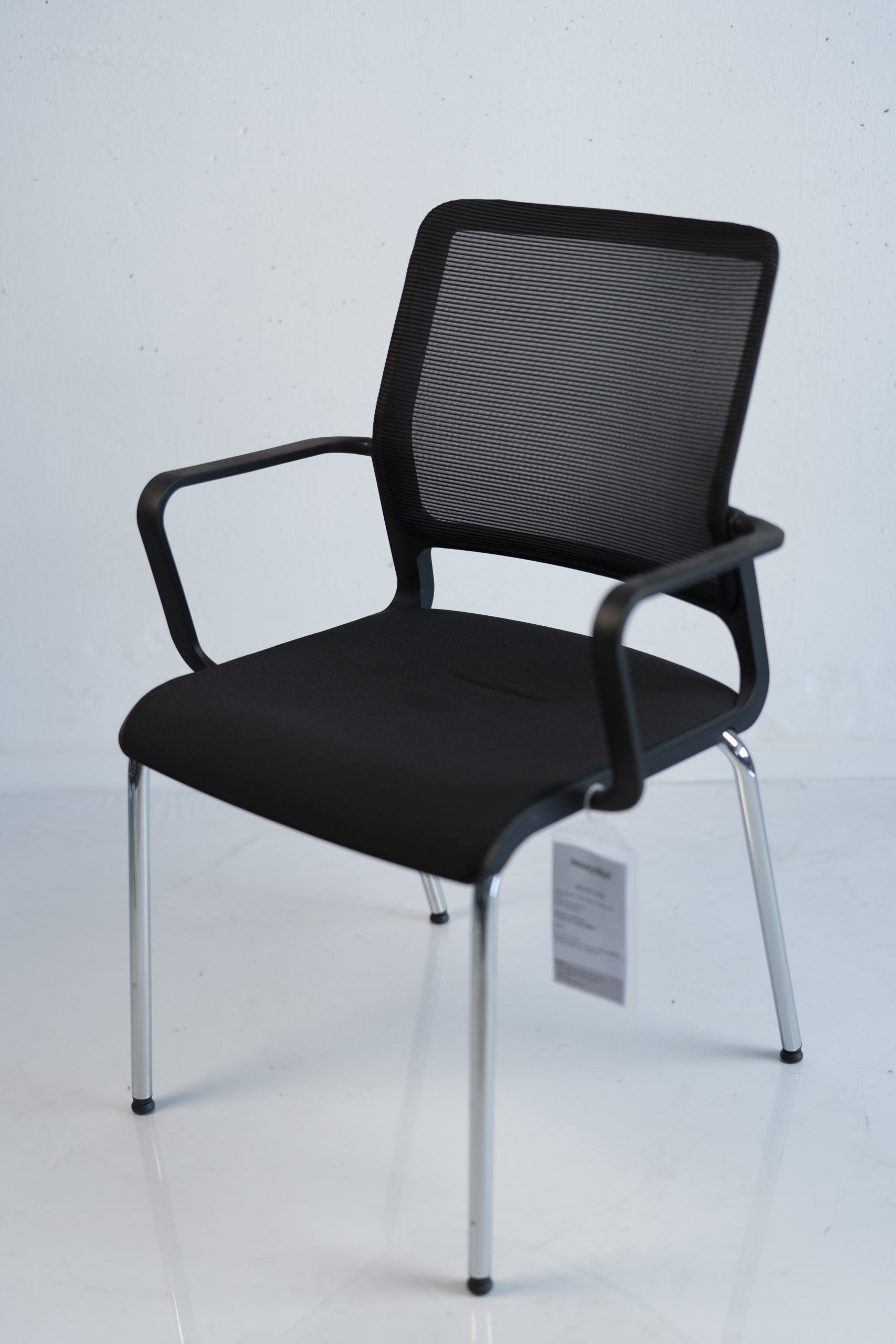 NowyStyl "Xilium Mesh", 4-Fuß-Stuhl mit Netzrücken, Chrom/Schwarz