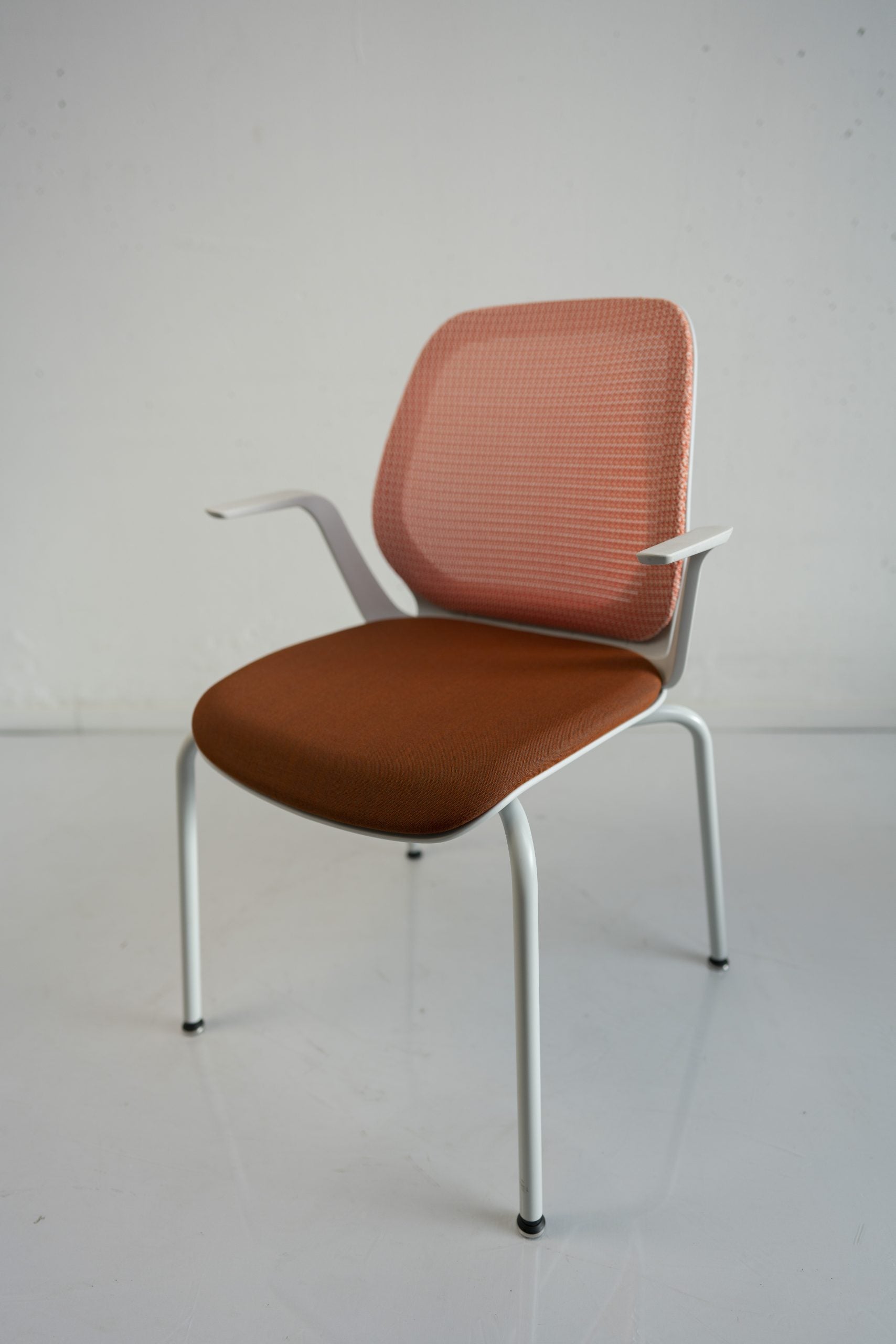 Besucherstuhl se:kit mit Armlehne, orange - Sedus