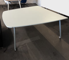 Konferenztisch weiß mit Rollen - Sedus