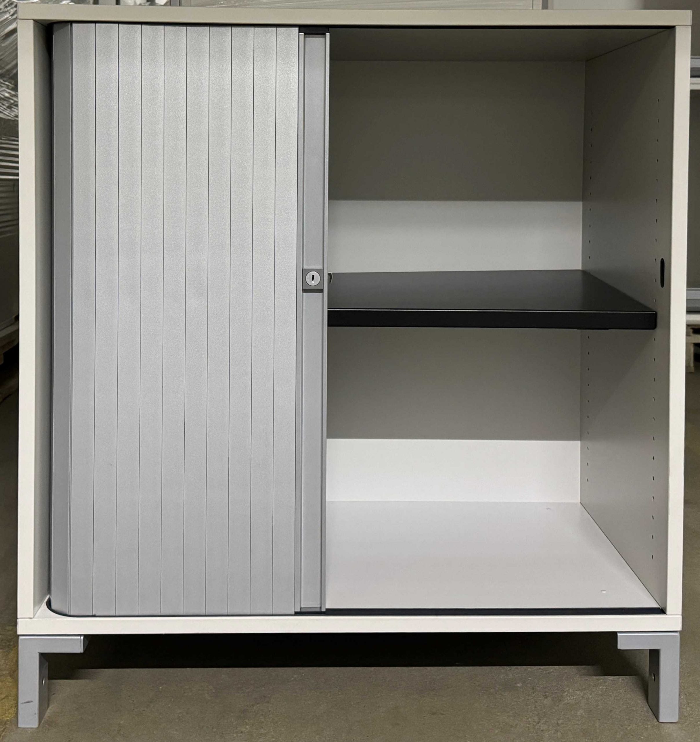 Sideboard 2 OH, "Steelcase", 80 x 47 x 87 cm, mit Querrollo, abschließbar