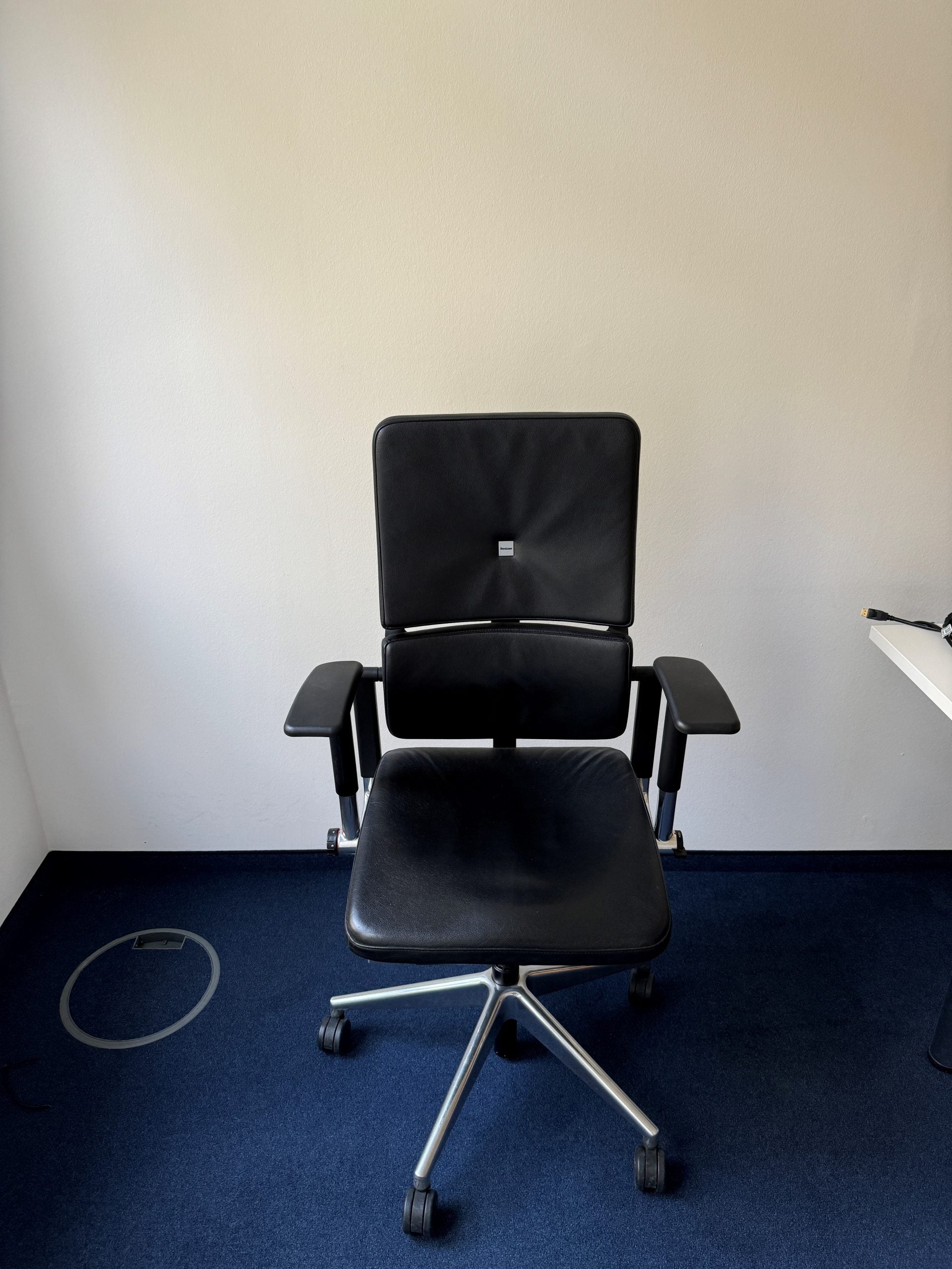 Drehstuhl ”Please”; schwarz, Leder – Steelcase