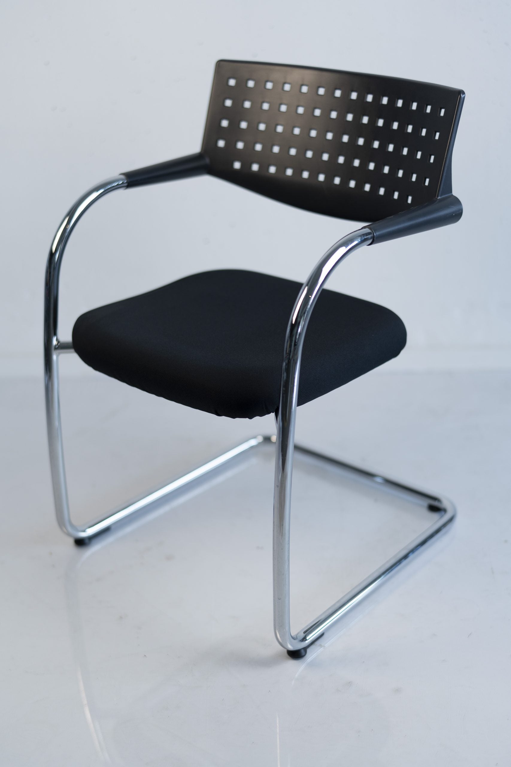 Vitra "Vis a vis Step", Freischwinger, nicht stapelbar, Chrom/Schwarz