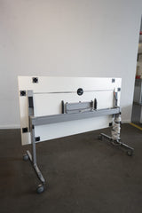 Klapptisch mit Kabelauslass - Wiesner Hager