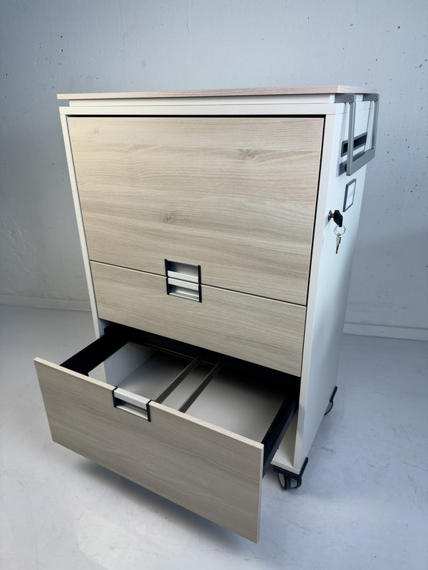 Caddy mit Akazienplatte und Akazienfront - Steelcase