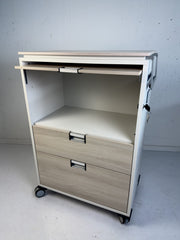 Caddy mit Akazienplatte und Akazienfront - Steelcase