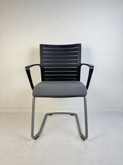 Freischwinger "Werndl #1", Grau/Schwarz - Steelcase