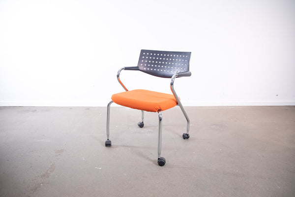 Vitra "Vis a vis Step", mit Rollen, Chrom/Orange/Schwarz