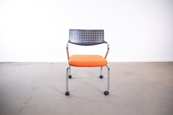 Vitra "Vis a vis Step", mit Rollen, Chrom/Orange/Schwarz