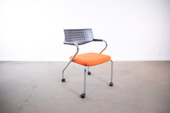Vitra "Vis a vis Step", mit Rollen, Chrom/Orange/Schwarz