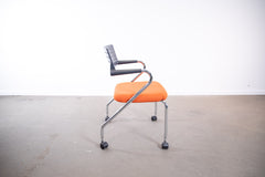 Vitra "Vis a vis Step", mit Rollen, Chrom/Orange/Schwarz