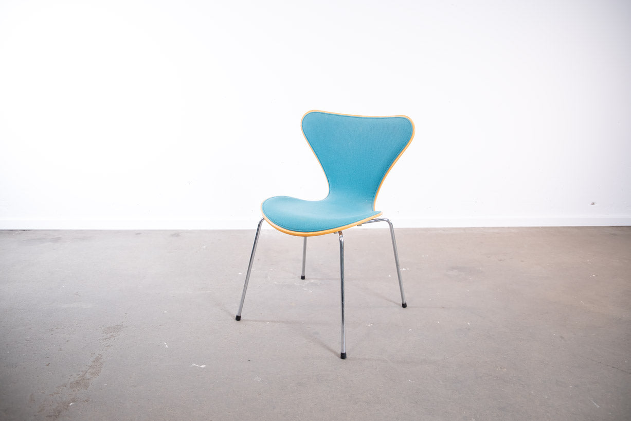 Fritz Hansen Serie 7 mit Polster grün/Holz/Chrom (Kopie)
