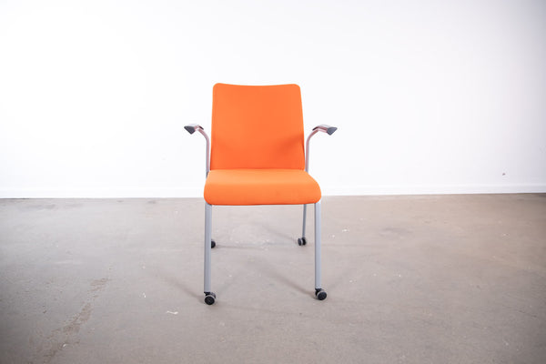 Steelcase "Eastside", 4-Fuß-Stuhl mit Rollen, Silbergrau/Orange/Schwarz