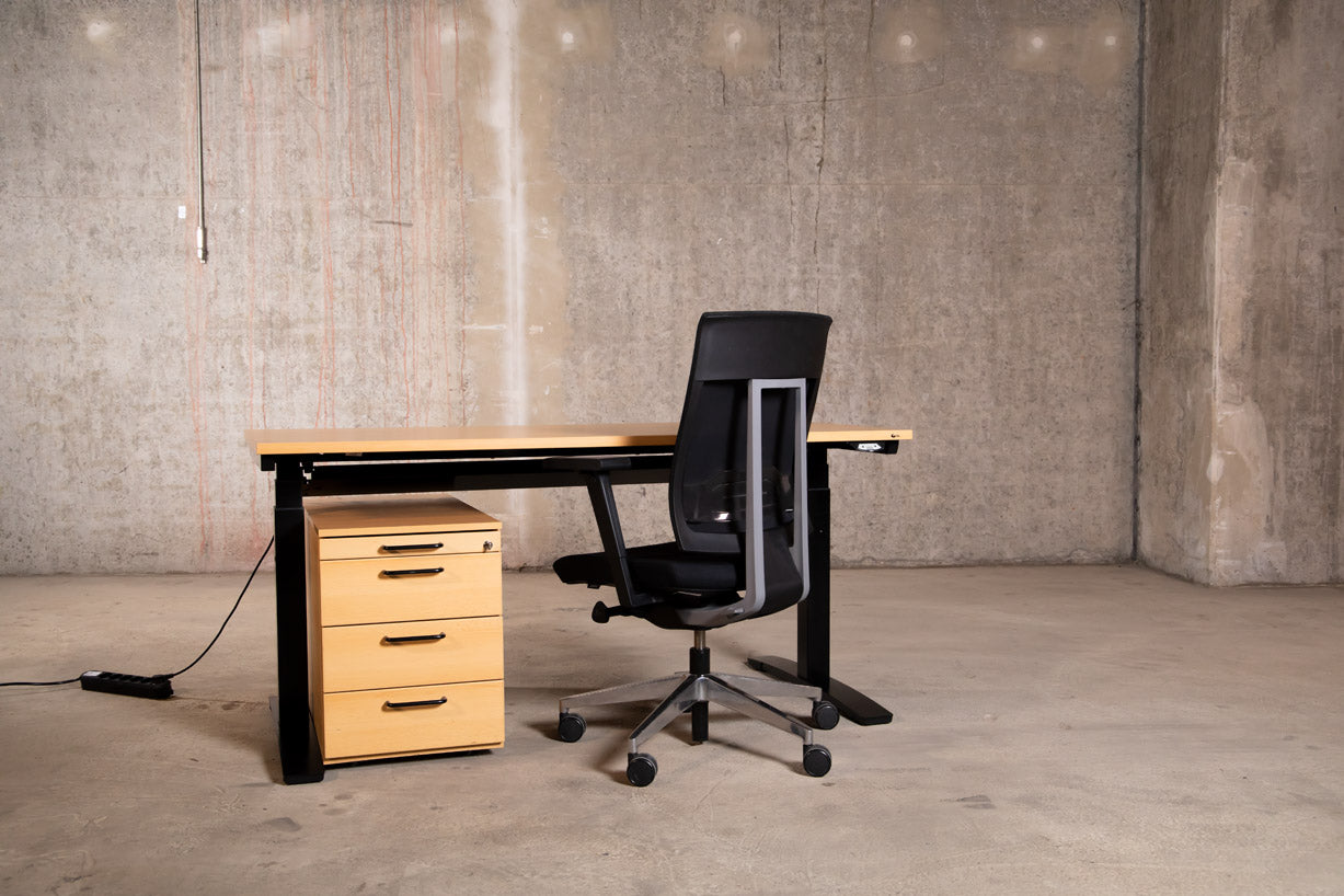 Oka - elektrisch höhenverstellbarer Schreibtisch Buche 160x80