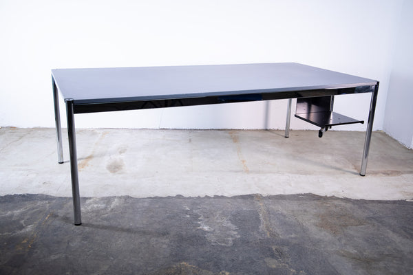 USM-Haller Tisch grau/chrom