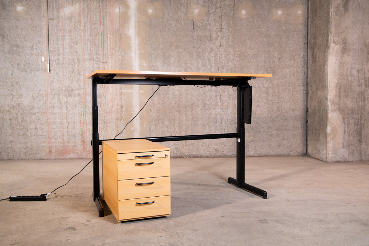 Steelcase - elektrisch höhenverstellbarer Schreibtisch Buche 160x80