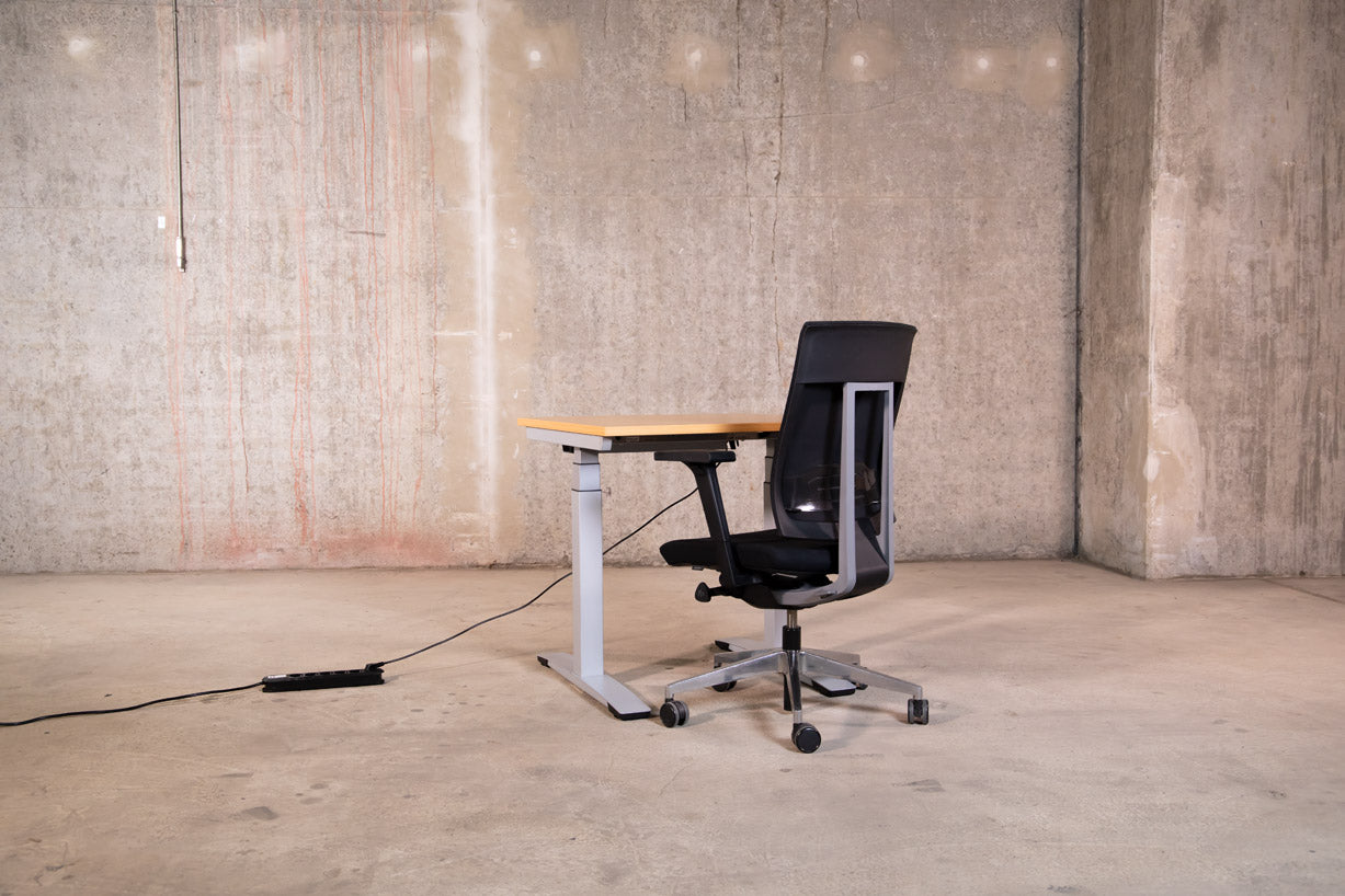 Oka – elektrisch höhen verstellbarer Schreibtisch Buche 80x80