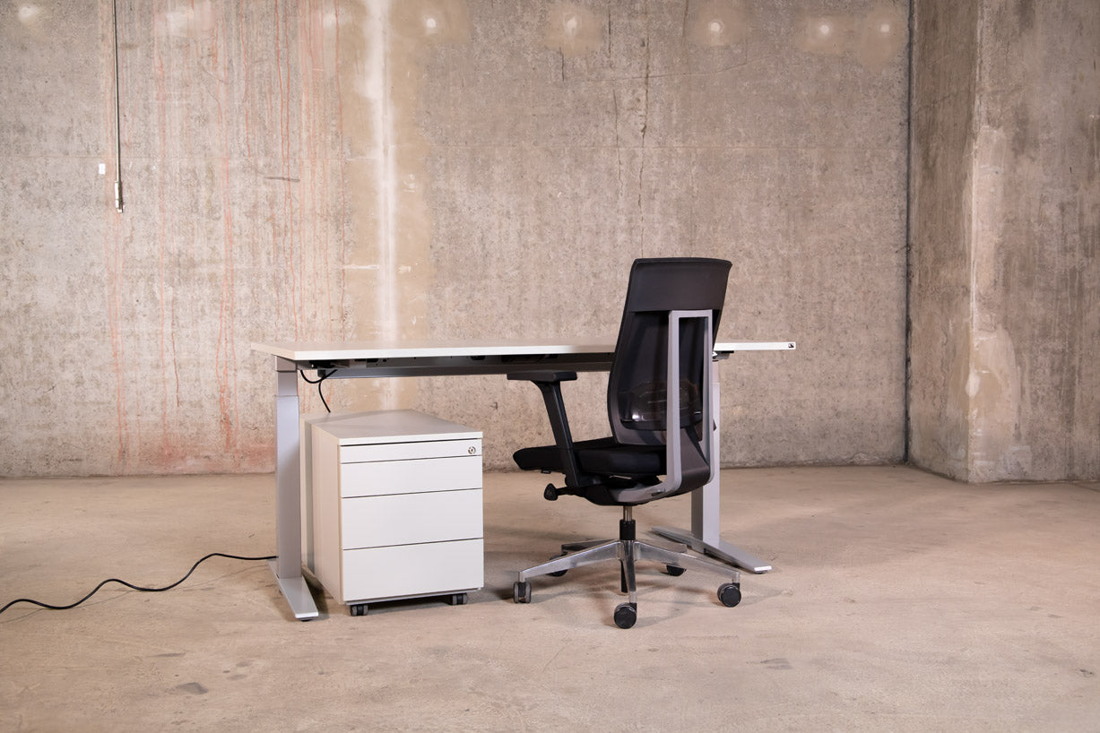 König & Neurath elektrisch höhenverstellbarer Schreibtisch Weiß 100x160