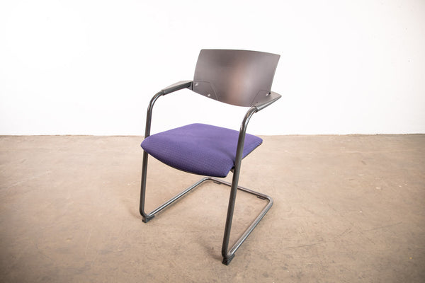 König + Neurath "OKAY.II", Freischwinger, Schwarz/Blau
