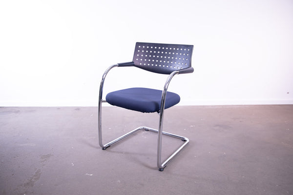 Vitra "Vis a vis Step", Freischwinger, nicht stapelbar, Silbergrau matt/Dunkelblau