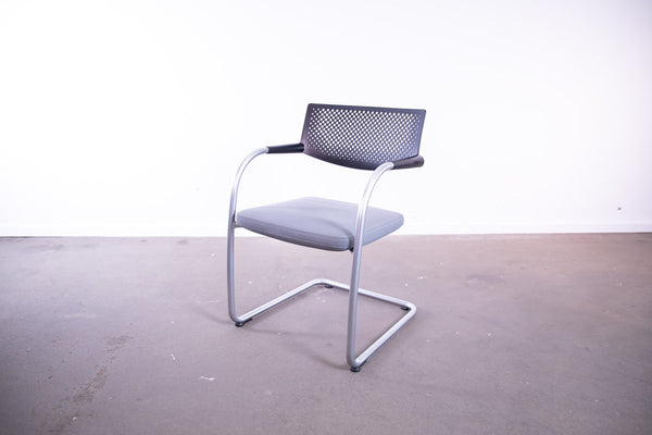 Vitra "Vis a vis Step", Freischwinger, nicht stapelbar, Silbergrau matt/Hellgrau
