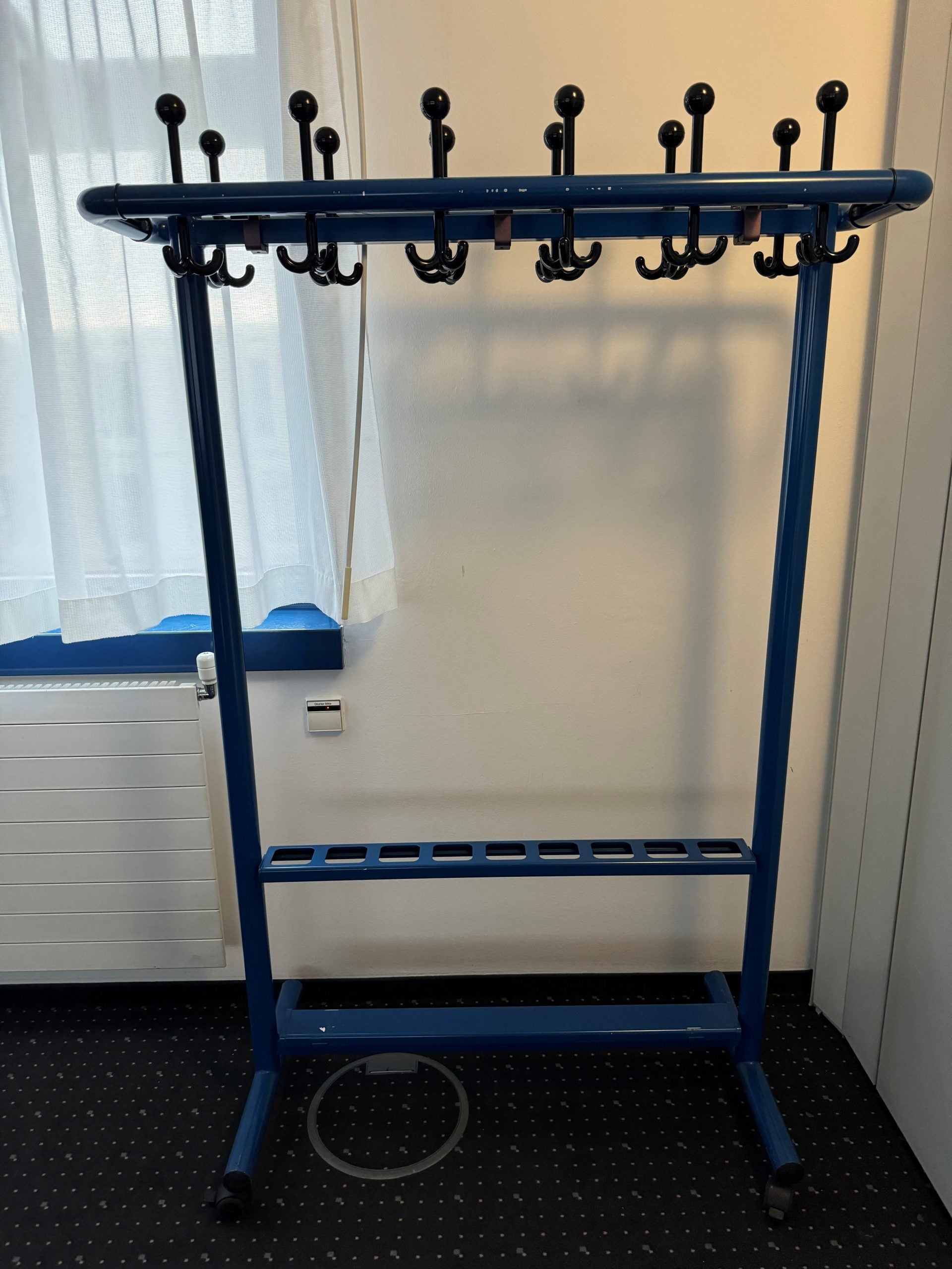 Garderobe dunkelblau