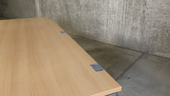 König + Neurath – elektrisch höhenverstellbarer Schreibtisch, C-Fuß, 200 x 80 cm, Buche