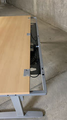 König + Neurath – elektrisch höhenverstellbarer Schreibtisch, C-Fuß, 200 x 80 cm, Buche