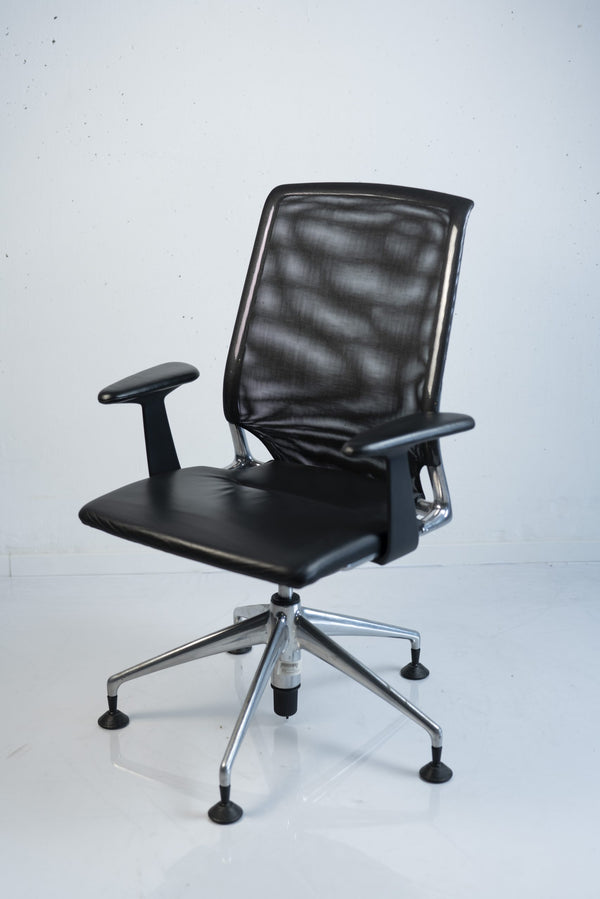 Vitra "Meda Chair", Drehstuhl mit Armlehnen, Leder/Netz, Schwarz