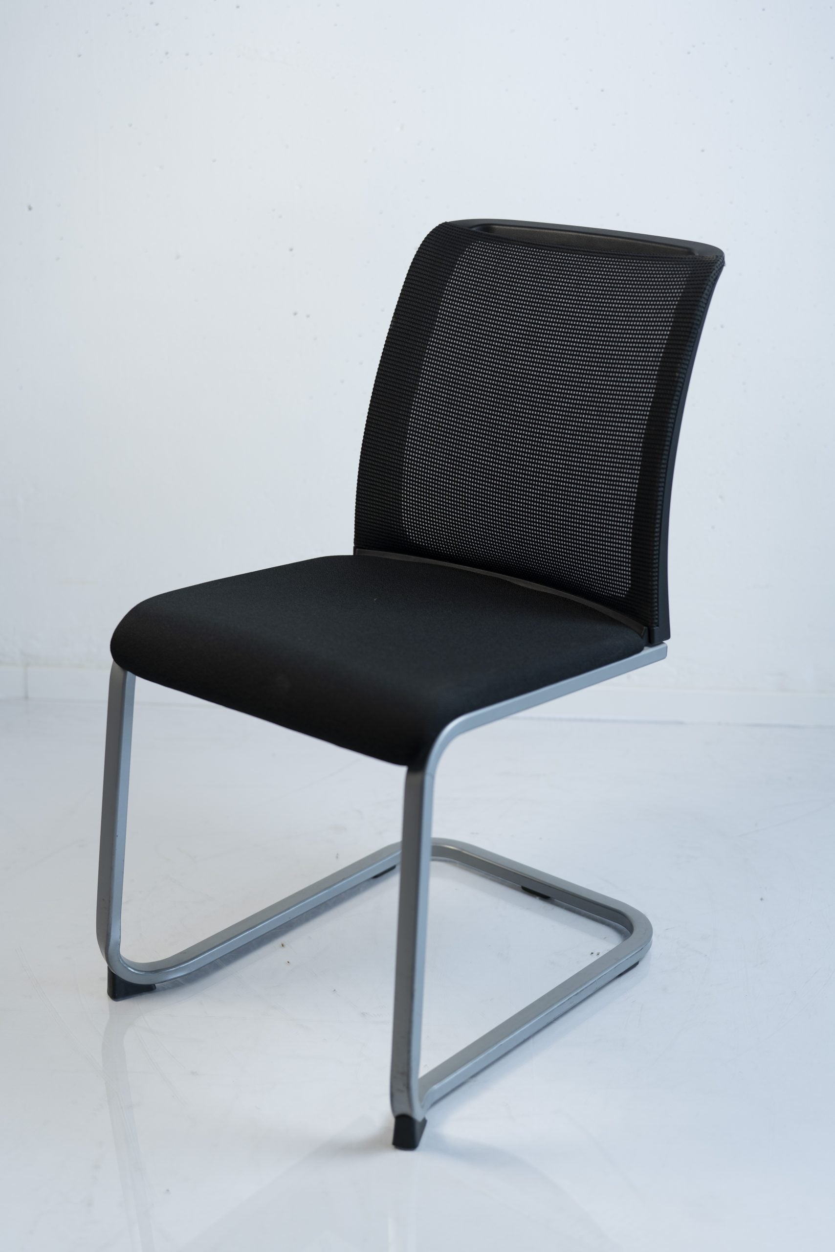 Steelcase “Reply Air”, Freischwinger, Grau/Schwarz