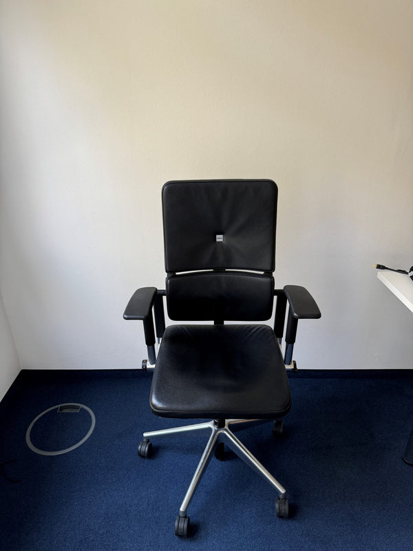 Drehstuhl ”Please”; schwarz, Leder – Steelcase