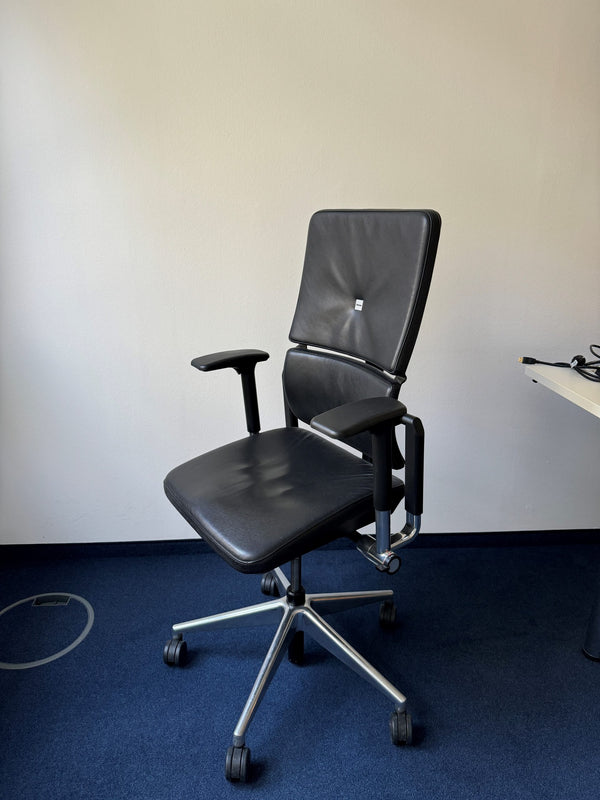 Drehstuhl ”Please”; schwarz, Leder – Steelcase