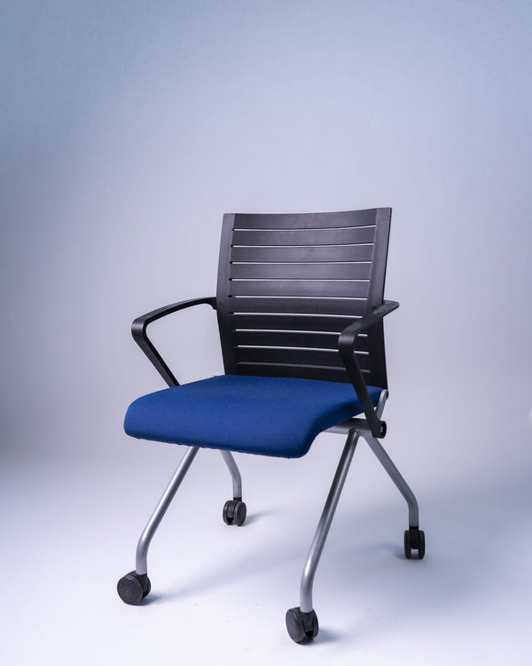 Steelcase "Number One", Klappstuhl mit Rollen, Silbergrau/Blau/Schwarz