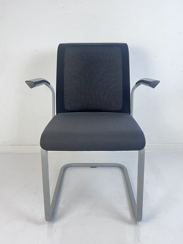 Steelcase "Eastside", Freischwinger mit Netzrücken, Grau/Dunkelgrau/Schwarz