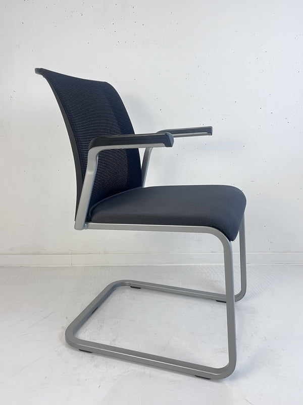 Steelcase "Eastside", Freischwinger mit Netzrücken, Grau/Dunkelgrau/Schwarz