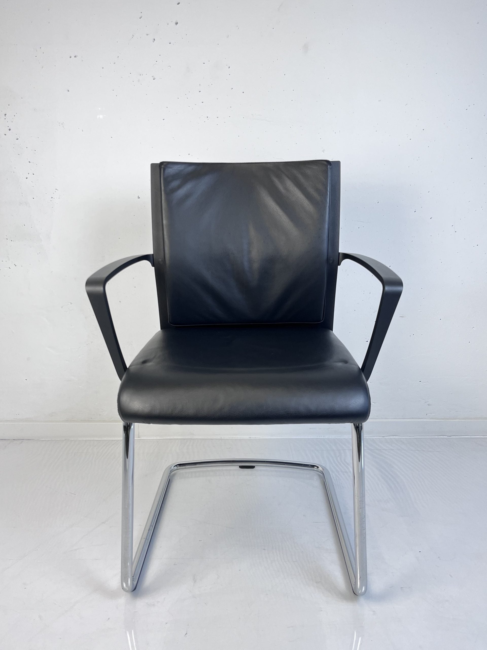 Steelcase, "Number one", Freischwinger, Leder, Chrom/Schwarz