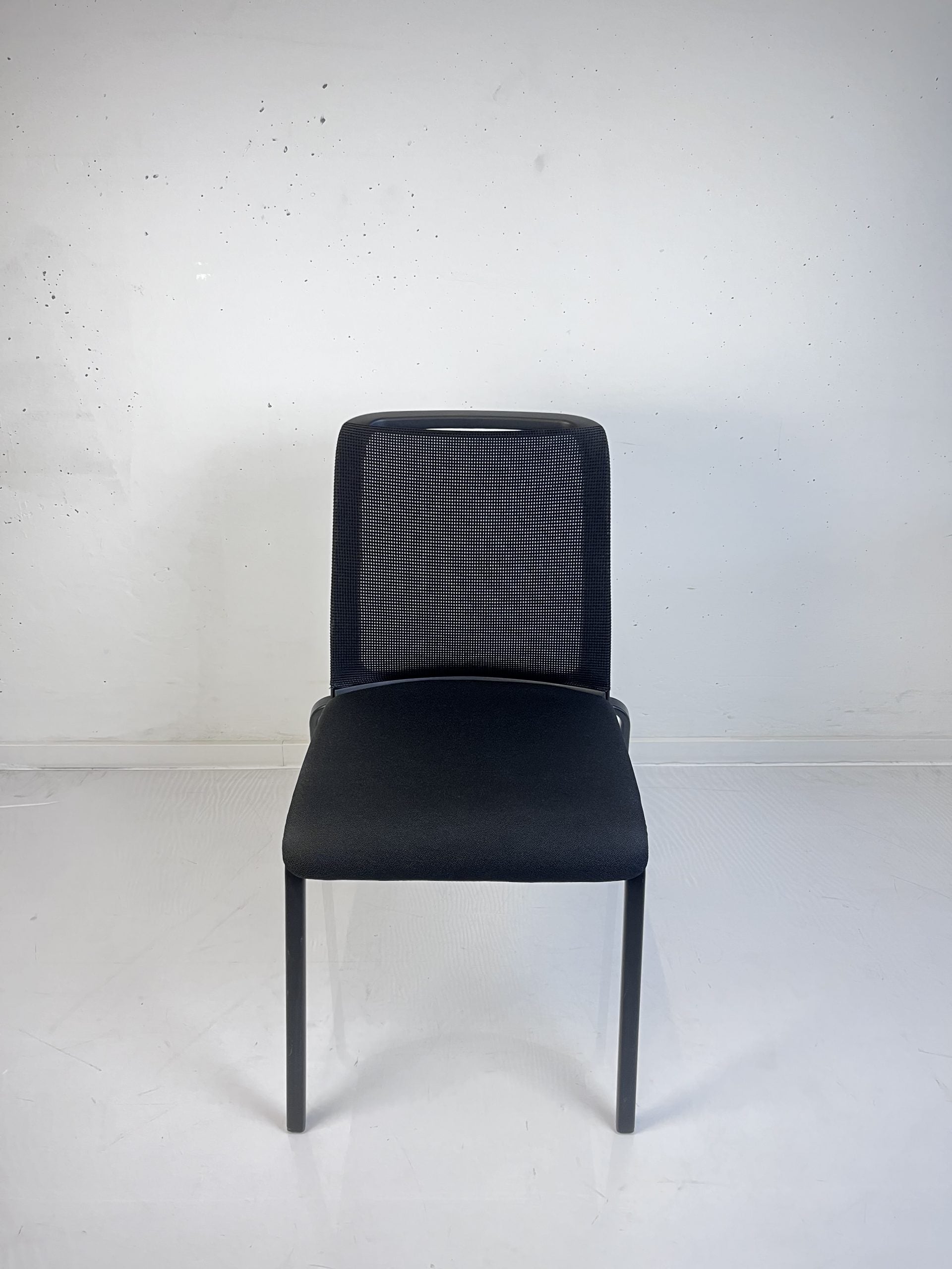 Besucherstuhl "Reply", schwarz mit Netzrücken - Steelcase