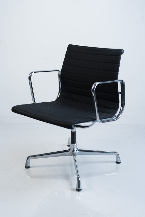 Vitra EA107, Hopsak
