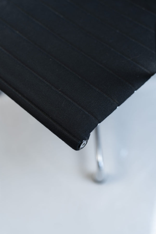 Vitra EA107, Hopsak