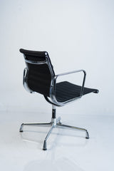 Vitra EA107, Hopsak
